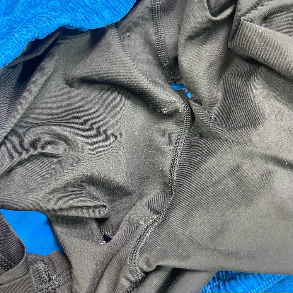 Mens Lululemon blue workout gym running shorts. Size XL - Picture 2 of 8